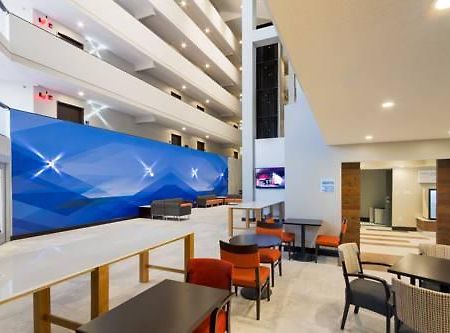 H I Express & Suites San Antonio Medical-Six Flags מראה חיצוני תמונה
