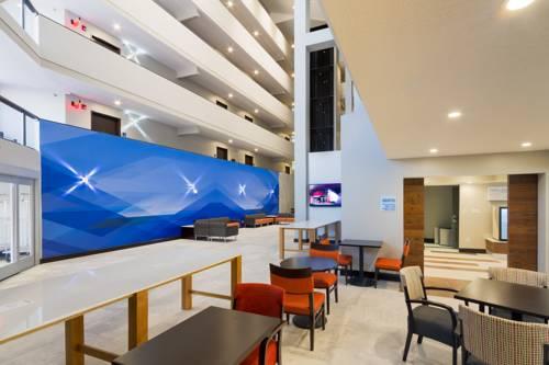 H I Express & Suites San Antonio Medical-Six Flags מראה חיצוני תמונה