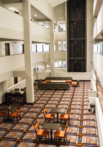 H I Express & Suites San Antonio Medical-Six Flags מראה חיצוני תמונה