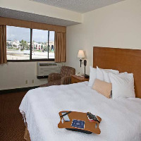 H I Express & Suites San Antonio Medical-Six Flags מראה חיצוני תמונה